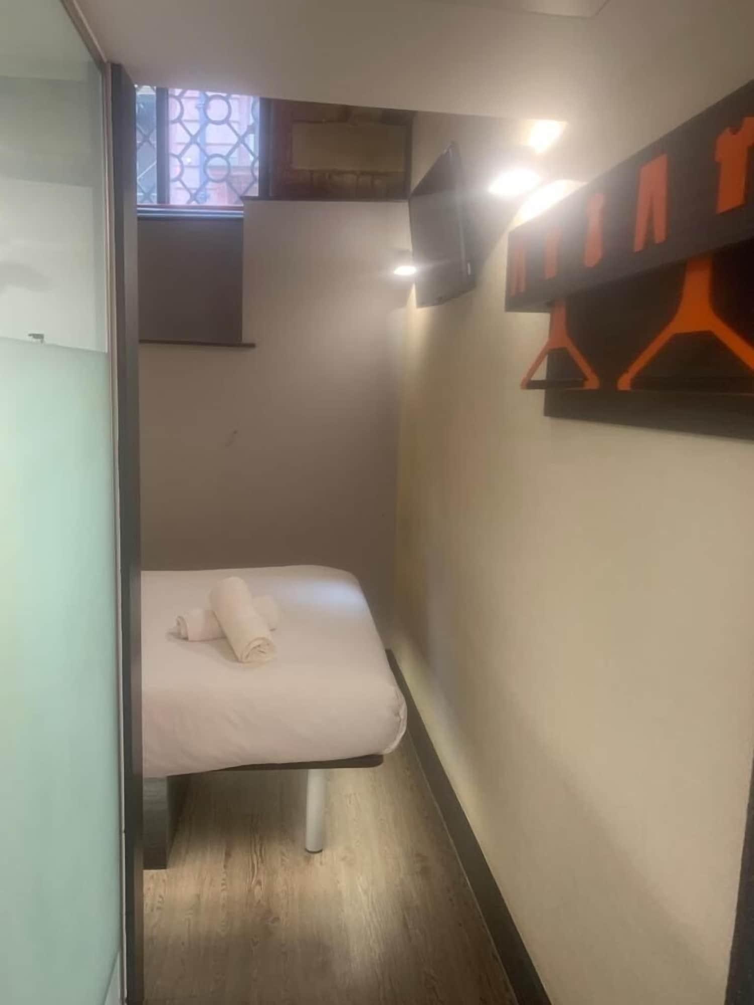 Easyhotel Manchester Exterior foto