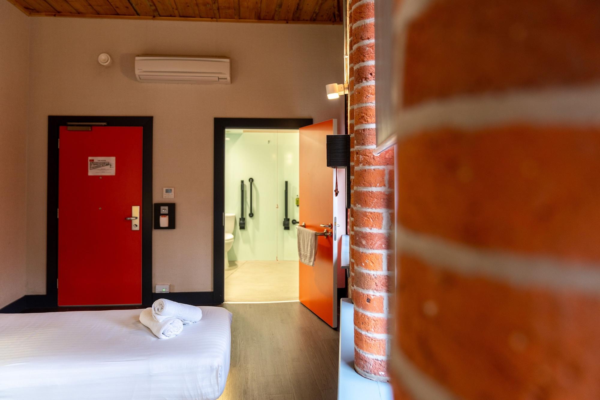 Easyhotel Manchester Exterior foto