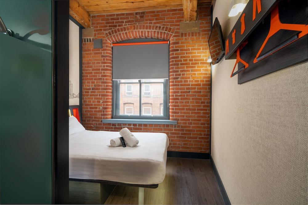 Easyhotel Manchester Exterior foto