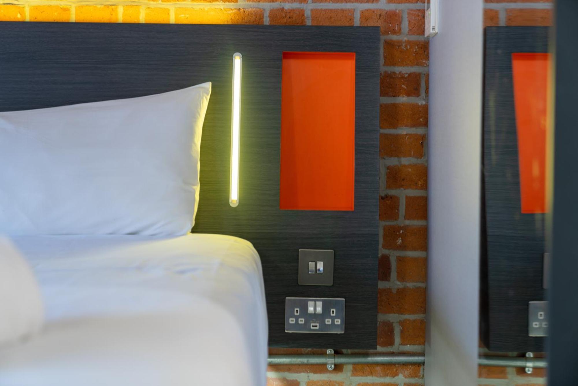 Easyhotel Manchester Exterior foto
