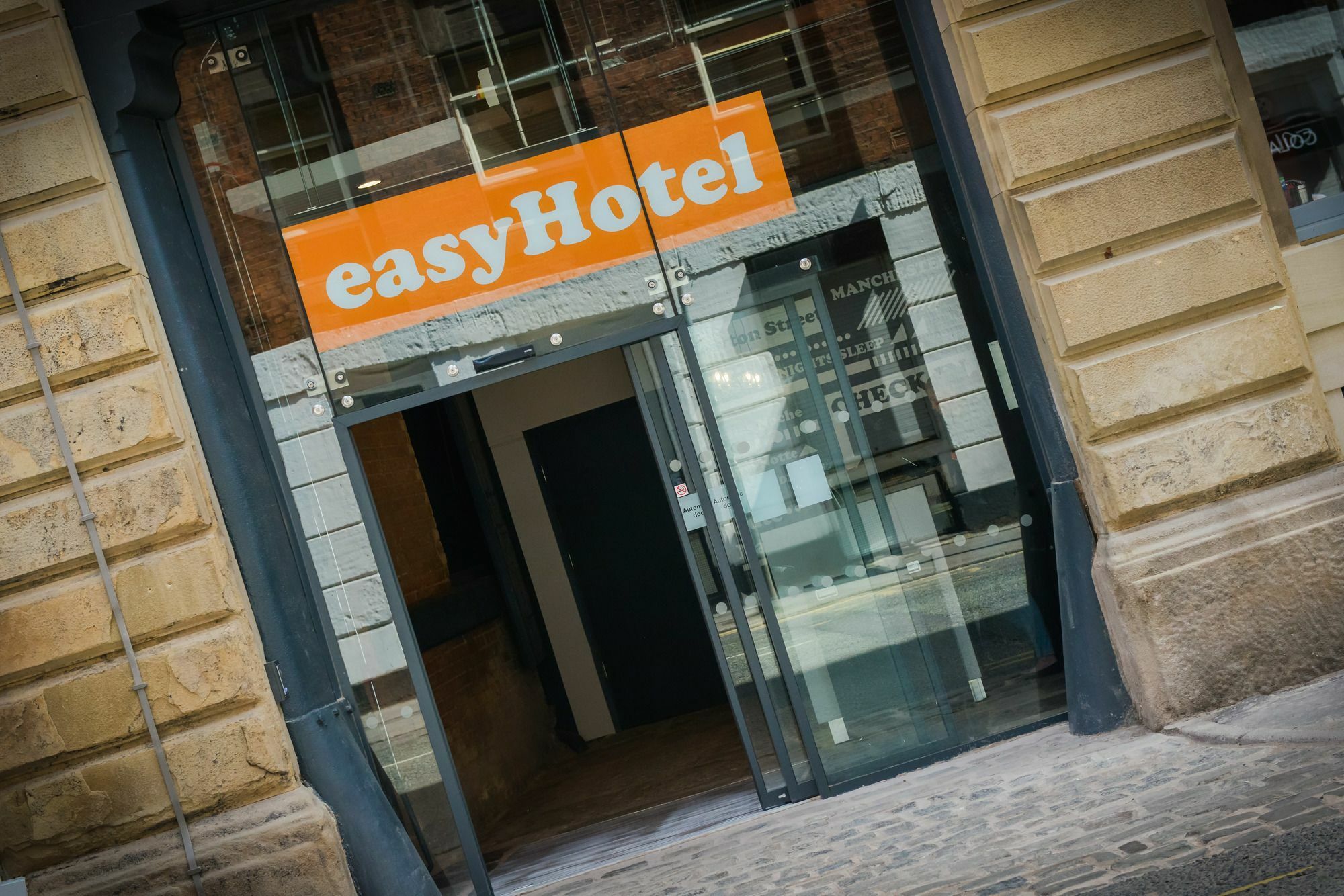 Easyhotel Manchester Exterior foto